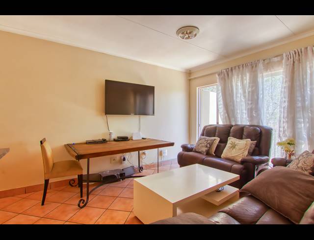 2 BEDROOM APARTMENT SOLD IN BRYANSTON